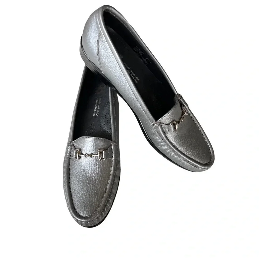 SAS Women's METALLIC SILVER LOAFERS Size GREAT WORK SHOE MADE FOR COMFORT